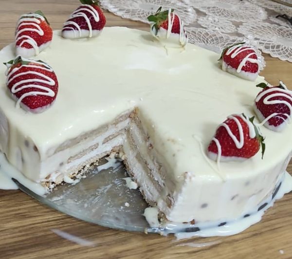 עוגת בסקויטים בציפוי שוקולד לבן 🍓_מתכון של אסתי – מאסטר מתכונים